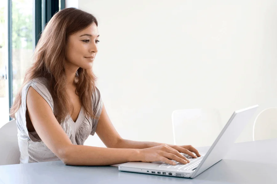 woman looking for freelance writing jobs online
